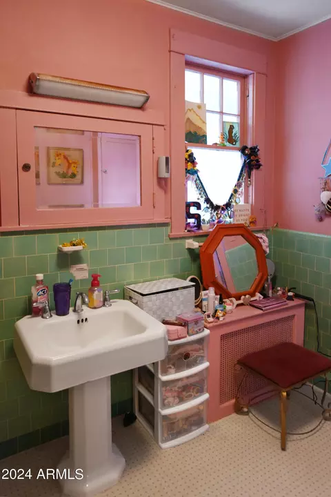 Bath - 200 E Vista St, Bisbee, AZ 85603 photo 5 of 11