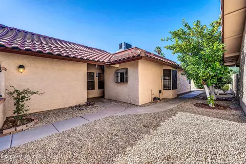 5206 E Loloma Cir, Phoenix, AZ 85044 photo 3