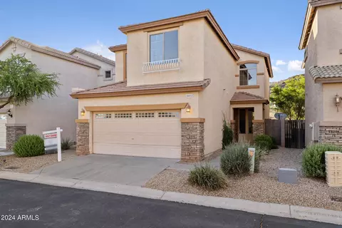 16832 S Blue Ct, Phoenix, AZ 85048