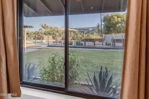 4237 E Becker Ln, Phoenix, AZ 85028 photo 24