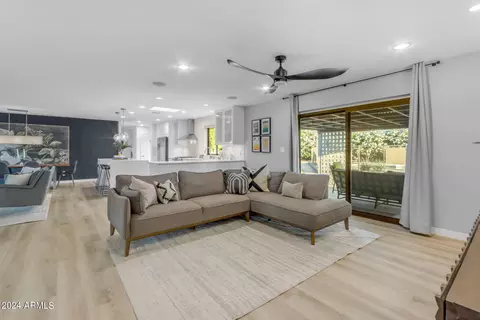 4237 E Becker Ln, Phoenix, AZ 85028 photo 9