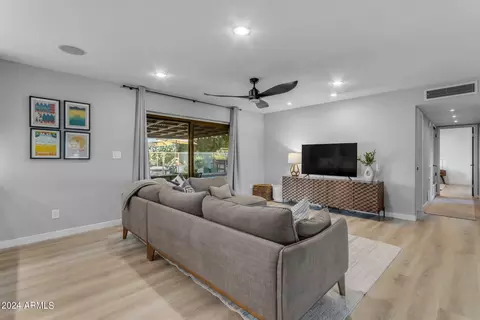 4237 E Becker Ln, Phoenix, AZ 85028 photo 8