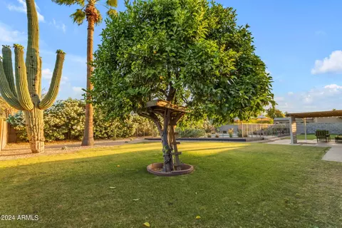 4237 E Becker Ln, Phoenix, AZ 85028 photo 33
