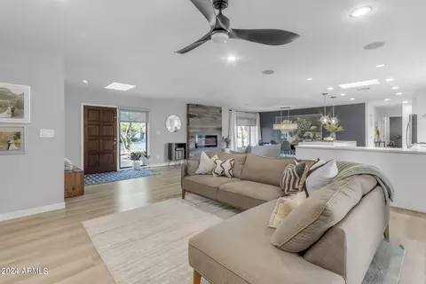 4237 E Becker Ln, Phoenix, AZ 85028 photo 10