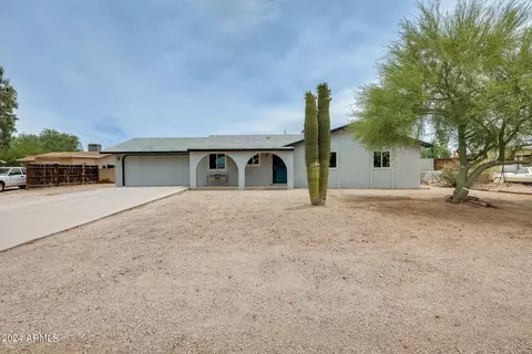 709 N Rennick Dr, Apache Junction, AZ 85120