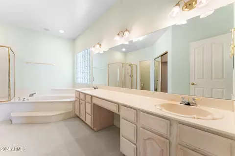 Bath - 4612 E Glade Cir, Mesa, AZ 85206 photo 1 of 6