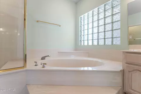 Bath - 4612 E Glade Cir, Mesa, AZ 85206 photo 2 of 6