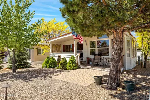 2272 Old Crooks Trl, Overgaard, AZ 85933