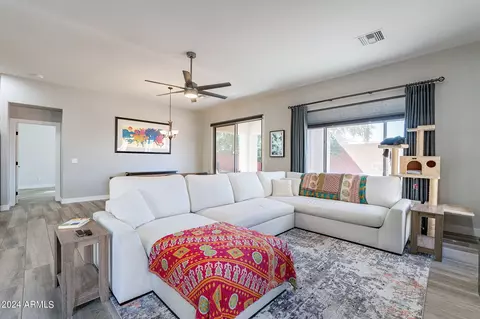 3917 E Carter Dr, Phoenix, AZ 85042
