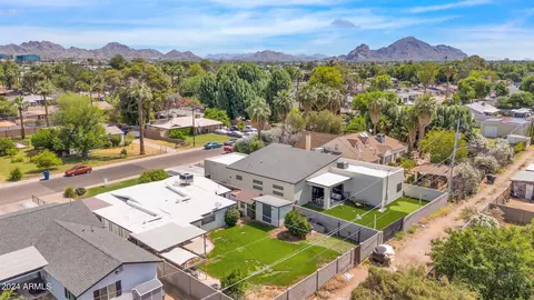 2221 E Whitton Ave, Phoenix, AZ 85016 photo 2