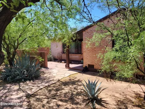 2558 E Florence Dr, Tucson, AZ 85716