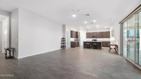 8435 S 22nd Dr, Phoenix, AZ 85041 photo 11