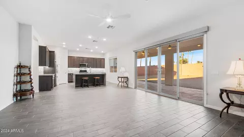 8435 S 22nd Dr, Phoenix, AZ 85041 photo 10