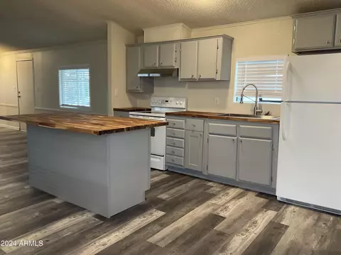 2292 N Ironwood Dr #102, Apache Junction, AZ 85120