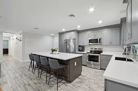 125 E Jasmine St, Mesa, AZ 85201