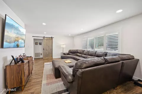 1118 E Manhatton Dr, Tempe, AZ 85282 photo 2