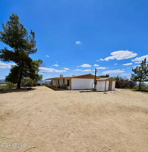 8015 W Claridge Ln, Kirkland, AZ 86332