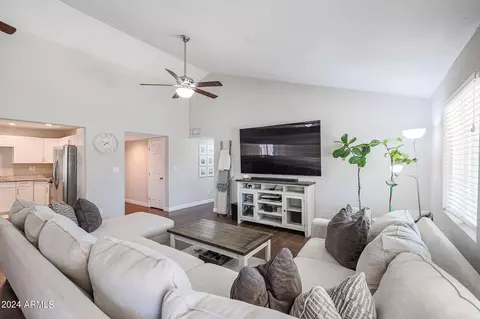4023 E Alta Vista Rd, Phoenix, AZ 85042