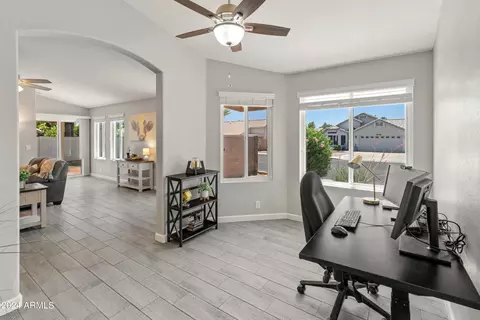 4233 E Morrow Dr, Phoenix, AZ 85050 photo 5