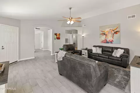 4233 E Morrow Dr, Phoenix, AZ 85050 photo 4
