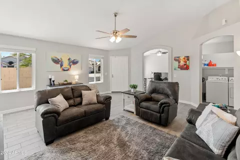 4233 E Morrow Dr, Phoenix, AZ 85050 photo 2