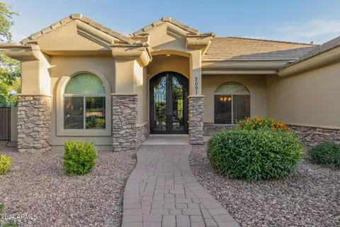 Exterior - 2091 E Coconino Ct, Gilbert, AZ 85298 photo 2 of 20