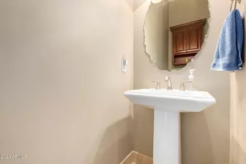 Bath - 2091 E Coconino Ct, Gilbert, AZ 85298 photo 4 of 7