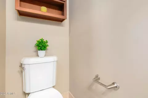 Bath - 2091 E Coconino Ct, Gilbert, AZ 85298 photo 5 of 7