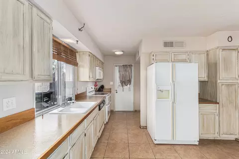 3814 W Crocus Dr, Phoenix, AZ 85053 photo 12