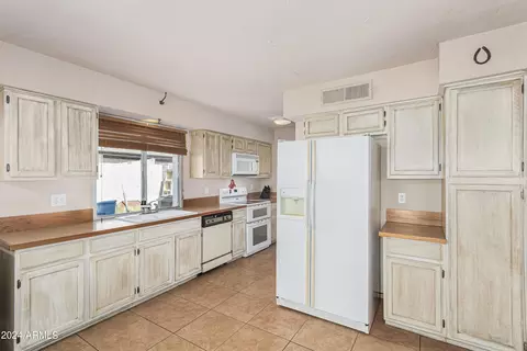 3814 W Crocus Dr, Phoenix, AZ 85053 photo 11
