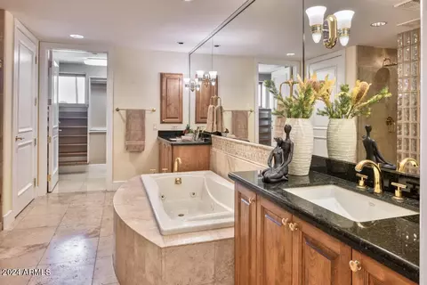 2402 Esplanade Ln #201, Phoenix, AZ 85016 photo 18