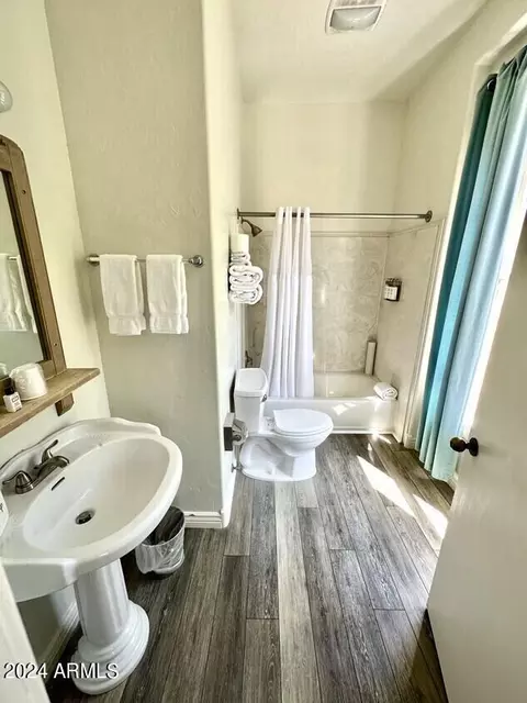 Bath - 1 Howell Ave, Bisbee, AZ 85603 photo 1 of 8