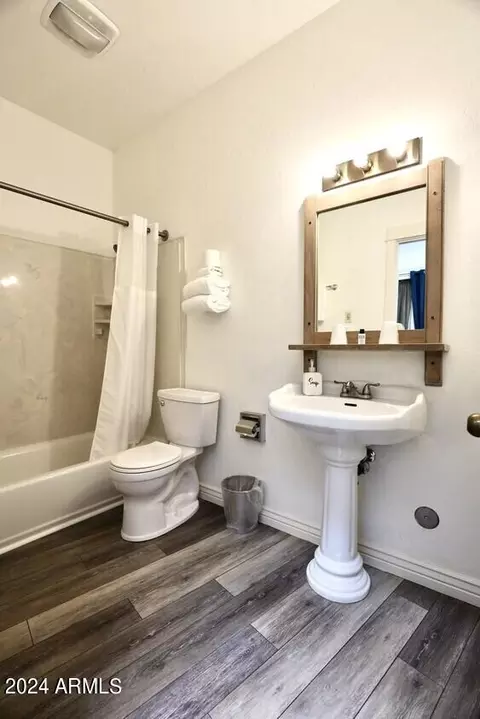 Bath - 1 Howell Ave, Bisbee, AZ 85603 photo 4 of 8