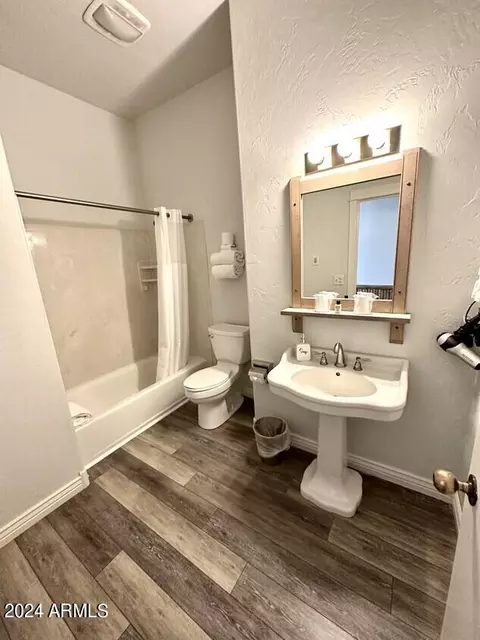 Bath - 1 Howell Ave, Bisbee, AZ 85603 photo 2 of 8