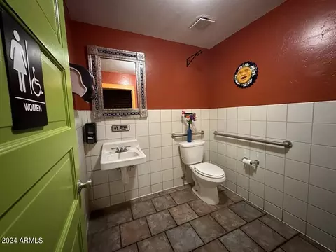 Bath - 1 Howell Ave, Bisbee, AZ 85603 photo 7 of 8