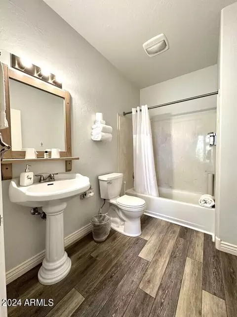Bath - 1 Howell Ave, Bisbee, AZ 85603 photo 6 of 8