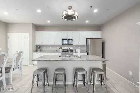 308 N 56th Pl, Mesa, AZ 85205 photo 2
