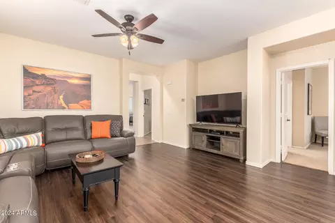 3735 E Sebastian Ln, Gilbert, AZ 85297 photo 7