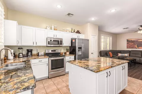 3735 E Sebastian Ln, Gilbert, AZ 85297 photo 11