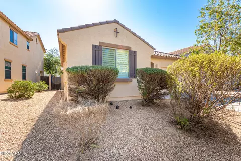 3735 E Sebastian Ln, Gilbert, AZ 85297 photo 2