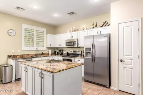 3735 E Sebastian Ln, Gilbert, AZ 85297 photo 9