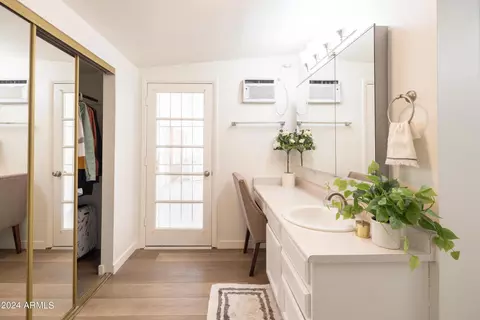 Bath - 335 E Carter Dr, Tempe, AZ 85282 photo 1 of 8