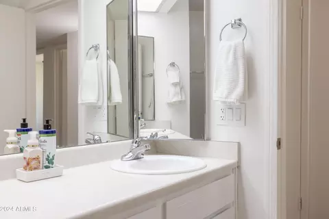 Bath - 335 E Carter Dr, Tempe, AZ 85282 photo 8 of 8