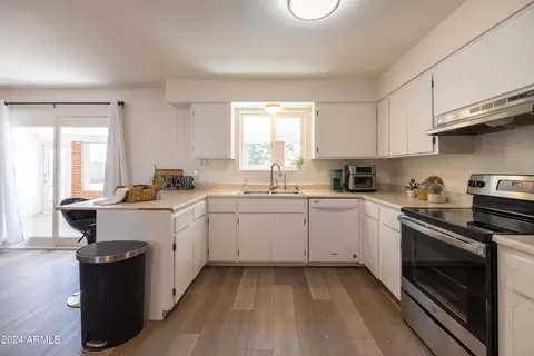 Kitchen - 335 E Carter Dr, Tempe, AZ 85282 photo 7 of 8