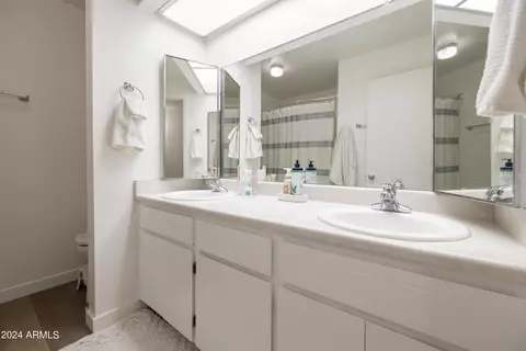 Bath - 335 E Carter Dr, Tempe, AZ 85282 photo 6 of 8