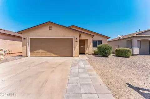 990 E Silversmith Trl, San Tan Valley, AZ 85143