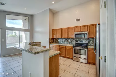 208 E Devon Dr, Gilbert, AZ 85296 photo 5