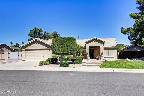 6820 W Columbine Dr, Peoria, AZ 85381