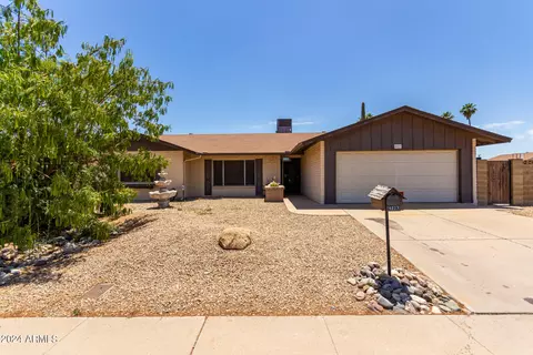 4827 W Solano Dr S, Glendale, AZ 85301