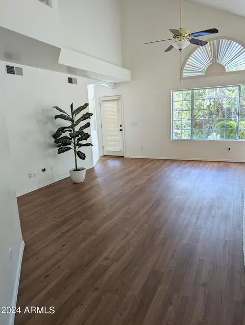 1402 W Clear Spring Dr, Gilbert, AZ 85233 photo 4